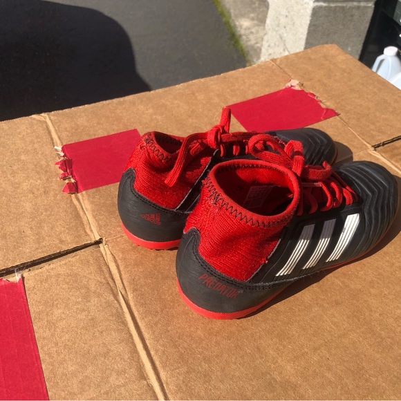 Adidas Predator DB2330 Shoes Boys Black Red White Soccer Cleats Size 2.5 - Picture 10 of 12